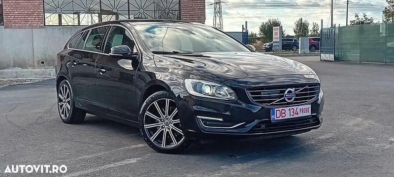 Culoarenegru Utilizat 2013 Volvo V60 Summum Break | 8.998 EUR (Preț bun) - Imagine 1/4