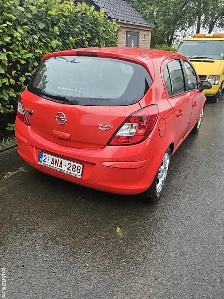 Utilizat 2011 Opel Corsa Berlinǎ | 2.500 EUR (Preț bun) - Imagine 1/4