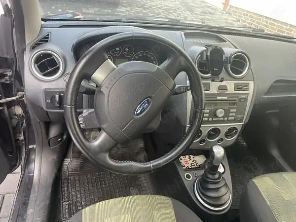 Second-hand Ford Fiesta 75 CP (55 kW) 2005 Negru Hatchback