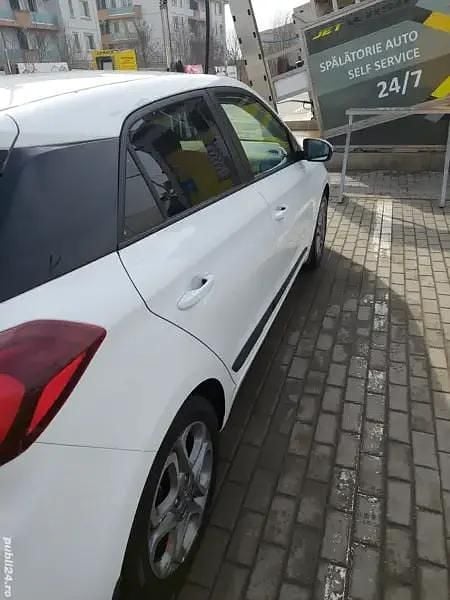 Alb Utilizat 2019 Hyundai i20 Hatchback | 10.999 EUR (Preț OK) - Imagine 1/4