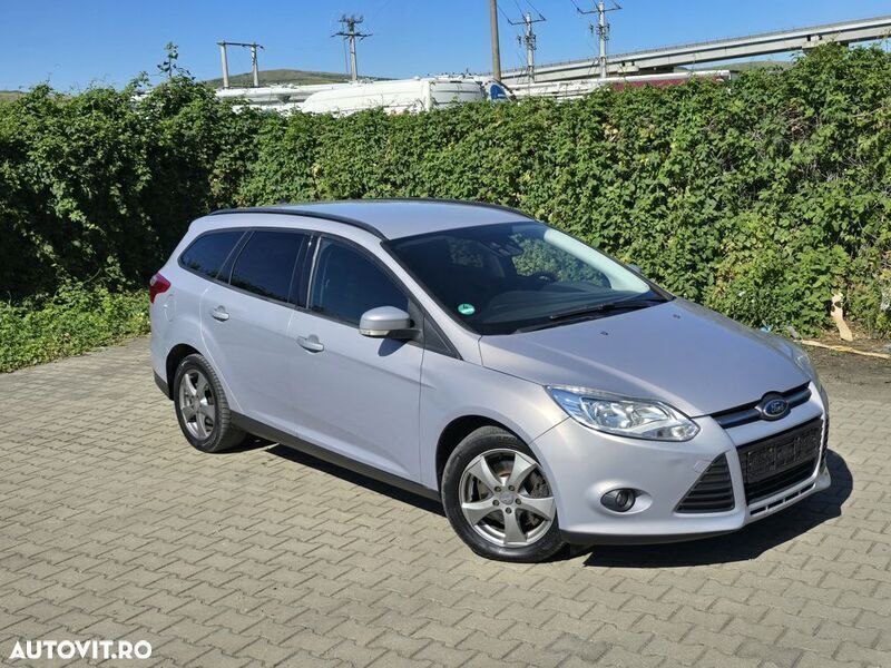 Gri Utilizat 2011 Ford Focus Break | 3.799 EUR (Preț OK) - Imagine 1/4