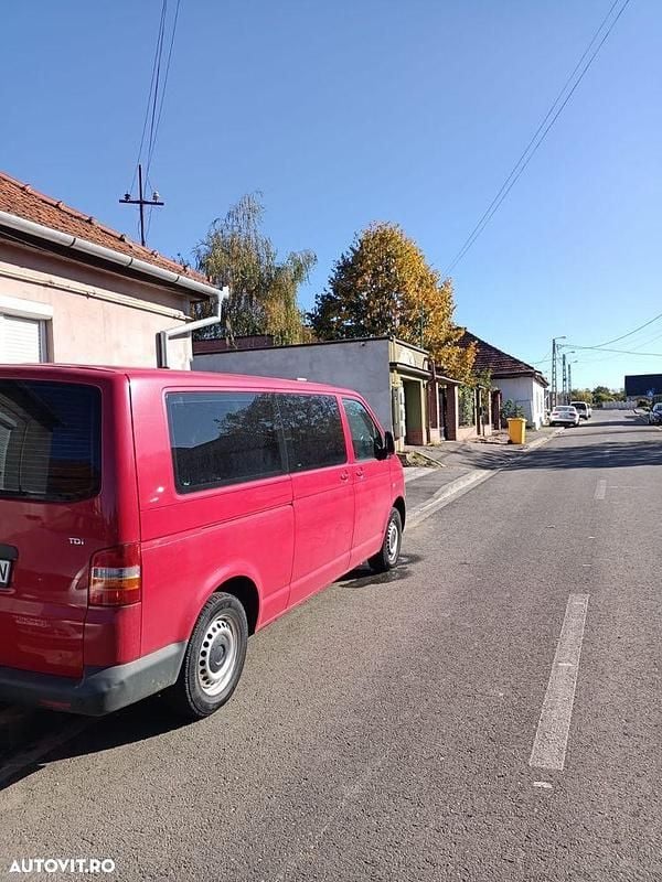 Culoarerosu Utilizat 2008 VW T5 Trendline Van | 10.500 EUR - Imagine 1/4