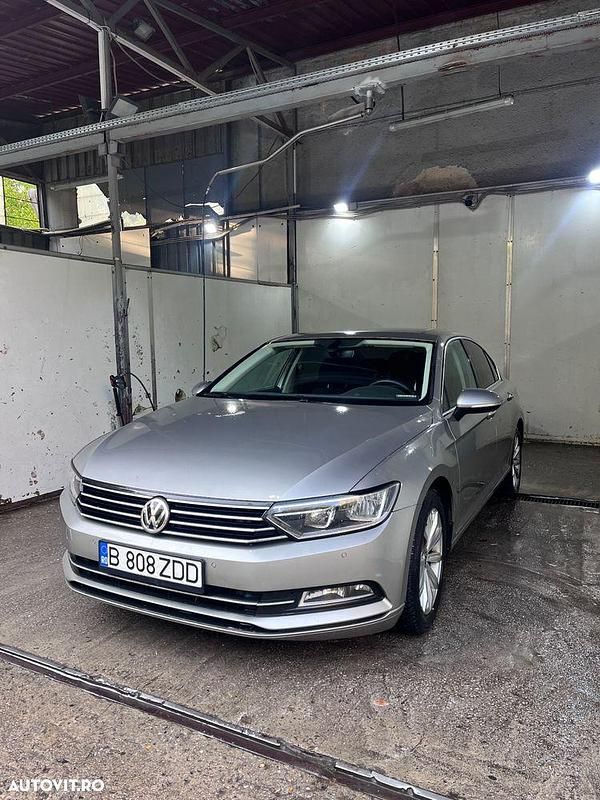 Culoareargint Utilizat 2015 VW Passat Comfortline Berlinǎ | 10.800 EUR (Preț OK) - Imagine 1/4
