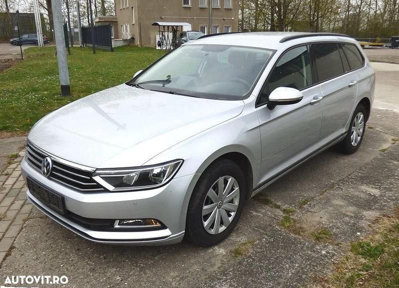Gri Utilizat 2016 VW Passat Comfortline Break | 7.900 EUR (Super Preț) - Imagine 1/3