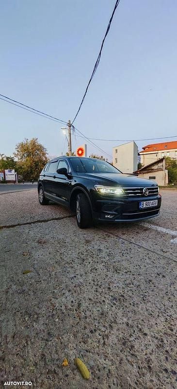 Culoarenegru Utilizat 2020 VW Tiguan Comfortline SUV | 23.000 EUR (Preț bun) - Imagine 1/4