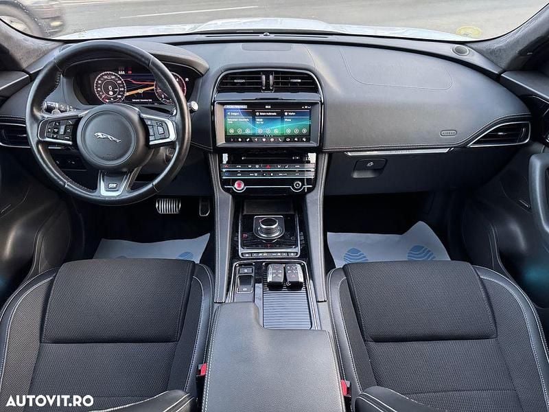 Second-hand Jaguar F-Pace R-Sport 180 CP (132 kW) 2019 Culoarealb SUV