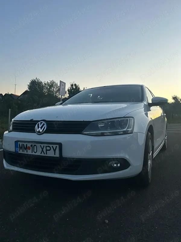 Alb Utilizat 2012 VW Jetta Berlinǎ | 5.500 EUR (Preț OK) - Imagine 1/4