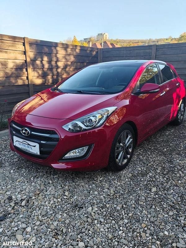 Culoarerosu Utilizat 2016 Hyundai i30 Premium Hatchback | 7.399 EUR (Preț bun) - Imagine 1/4