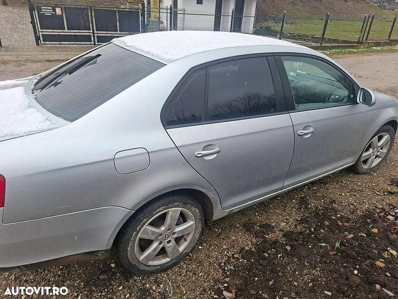 Second-hand VW Jetta Comfortline 102 CP (75 kW) 2009 Culoaregri Berlinǎ