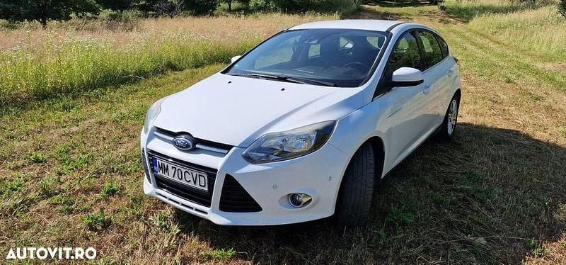 Culoarealb Utilizat 2011 Ford Focus Titanium Hatchback | 4.000 EUR (Preț OK) - Imagine 1/4