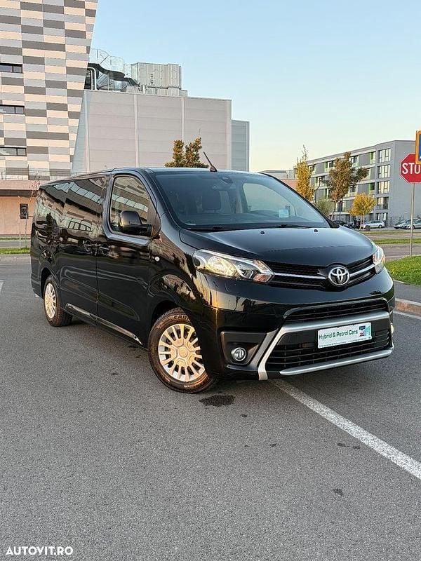Culoarenegru Utilizat 2020 Toyota Proace Van | 22.900 EUR - Imagine 1/4