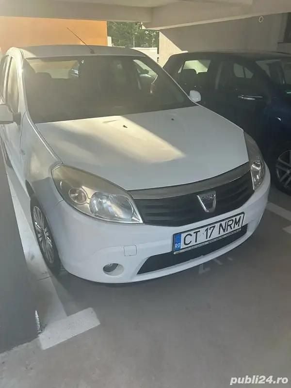Alb Utilizat 2012 Dacia Sandero Hatchback | 1.900 EUR - Imagine 1/4