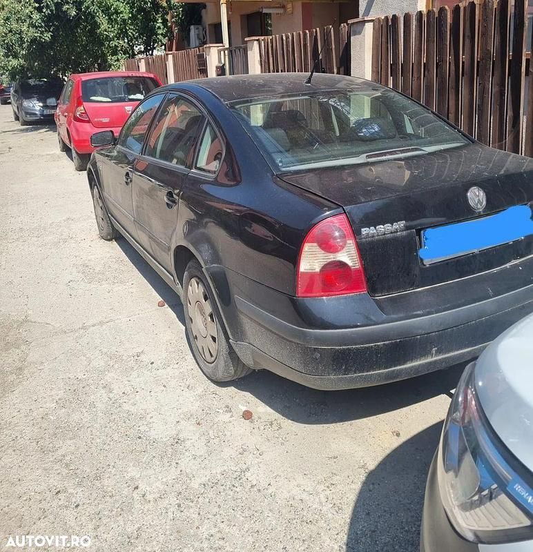 Negru Utilizat 2002 VW Passat Basis Break | 1.000 EUR (Preț bun) - Imagine 1/4