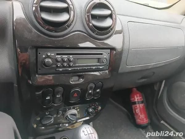 Second-hand 2011 Dacia Duster SUV | 5.450 EUR (Preț OK) - Imagine 1/4