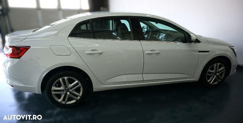 Second-hand Renault Mégane IV Zen 140 CP (102 kW) 2019 Culoarealb Berlinǎ