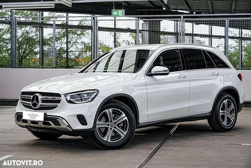 Culoarealb Utilizat 2022 Mercedes GLC220 AMG line SUV | 27.950 EUR (Super Preț) - Imagine 1/4