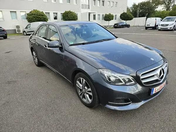 Argintiu Utilizat 2014 Mercedes E200 Avantgarde Berlinǎ | 14.700 EUR - Imagine 1/4