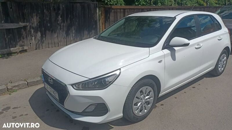 Alb Utilizat 2019 Hyundai i30 Classic Hatchback | 9.990 EUR (Preț bun) - Imagine 1/4