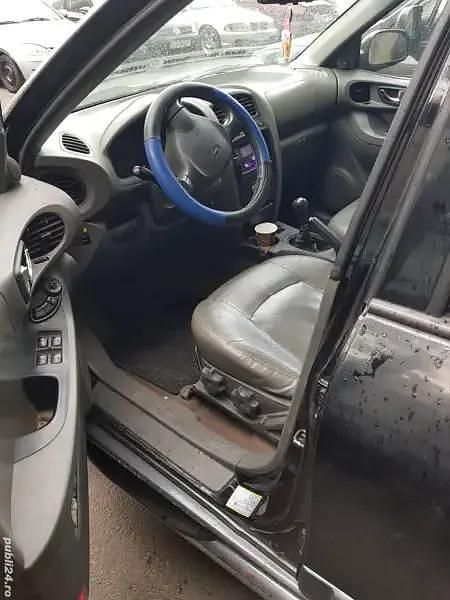 Negru Utilizat 2004 Hyundai Santa Fe SUV | 7.000 EUR - Imagine 1/4
