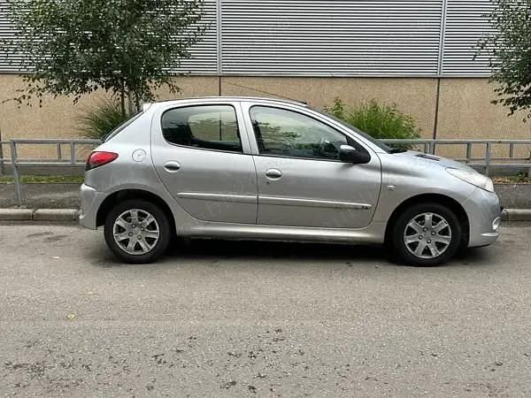 Argintiu Utilizat 2012 Peugeot 206+ Hatchback | 1.200 EUR - Imagine 1/4