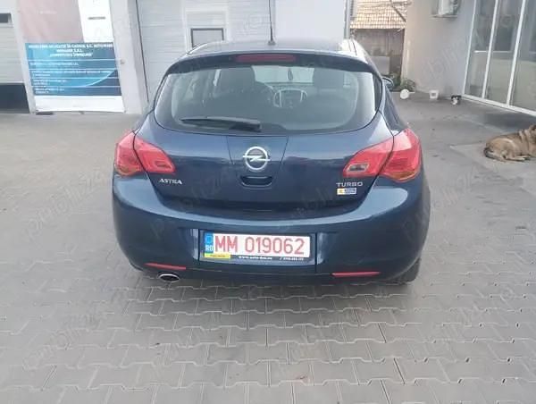 Second-hand Opel Astra 140 CP (102 kW) 2010 Hatchback