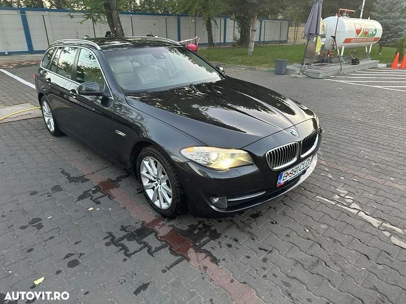 Gri Utilizat 2012 BMW 525 Sport Line Break | 9.900 EUR (Preț bun) - Imagine 1/4