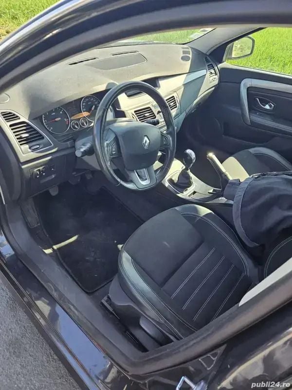 Utilizat 2012 Renault Laguna III Berlinǎ | 2.750 EUR (Super Preț) - Imagine 1/4