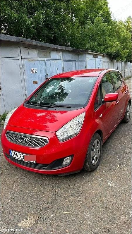 Second-hand Kia Venga 77 CP (56 kW) 2011 Culoarerosu Hatchback