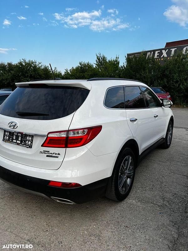 Second-hand Hyundai Grand Santa Fe 200 CP (147 kW) 2015 Culoarealb SUV