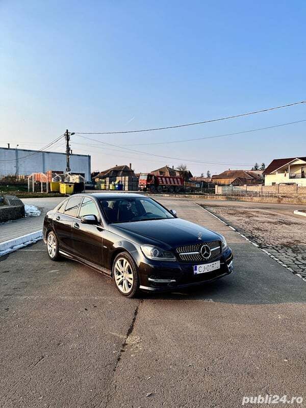 Second-hand Mercedes 220 170 CP (125 kW) 2009 Berlinǎ