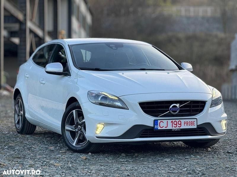 Second-hand Volvo V40 R-Design 120 CP (88 kW) 2015 Culoarealb Hatchback