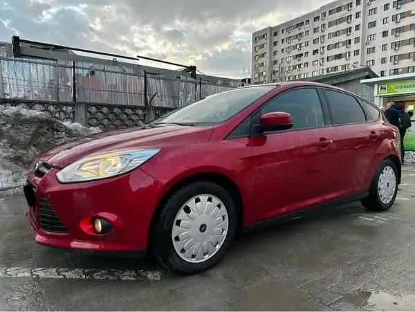 Second-hand Ford Focus 125 CP (91 kW) 2012 Rosu Hatchback