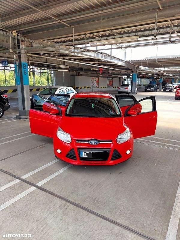 Culoarerosu Utilizat 2012 Ford Focus Trend Hatchback | 5.400 EUR (Preț OK) - Imagine 1/4