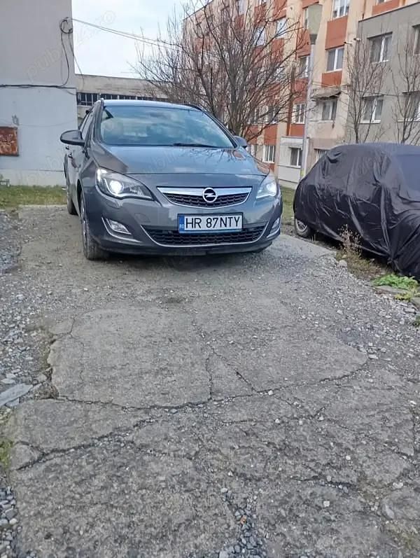 Second-hand Opel Astra Sport 160 CP (117 kW) 2011 Gri Hatchback