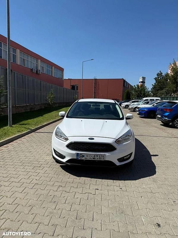 Culoarealb Utilizat 2017 Ford Focus Trend Berlinǎ | 7.250 EUR (Preț bun) - Imagine 1/4