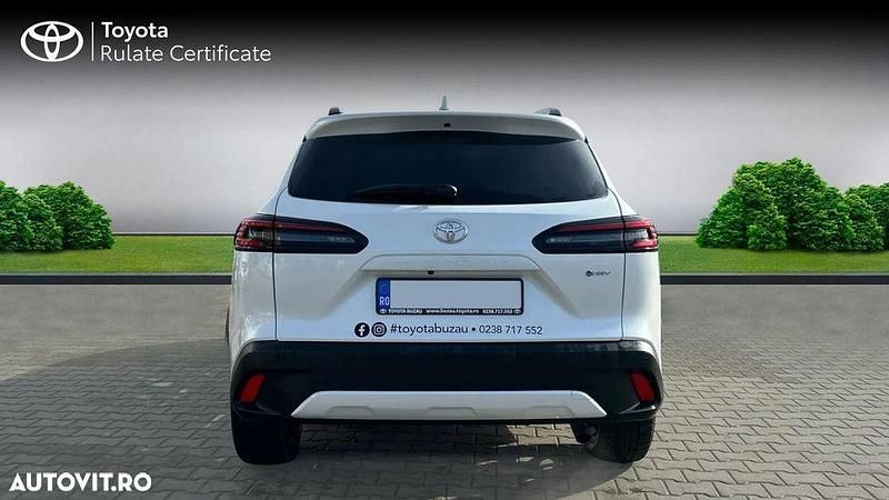 Second-hand Toyota Corolla Cross 197 CP (144 kW) 2025 Culoarealb SUV