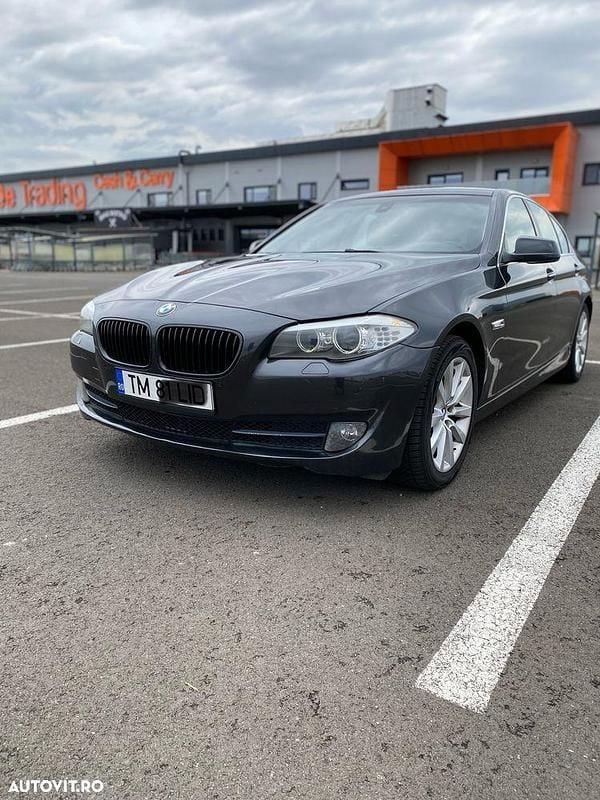 Culoarenegru Utilizat 2010 BMW 520 Berlinǎ | 8.400 EUR (Puțin scump) - Imagine 1/4