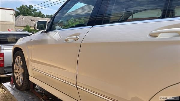 Alb Utilizat 2010 Mercedes GLK220 SUV | 9.200 EUR (Preț OK) - Imagine 1/4