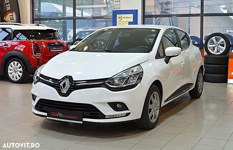 Alb Utilizat 2018 Renault Clio IV Zen Hatchback | 8.689 EUR (Puțin scump) - Imagine 1/4