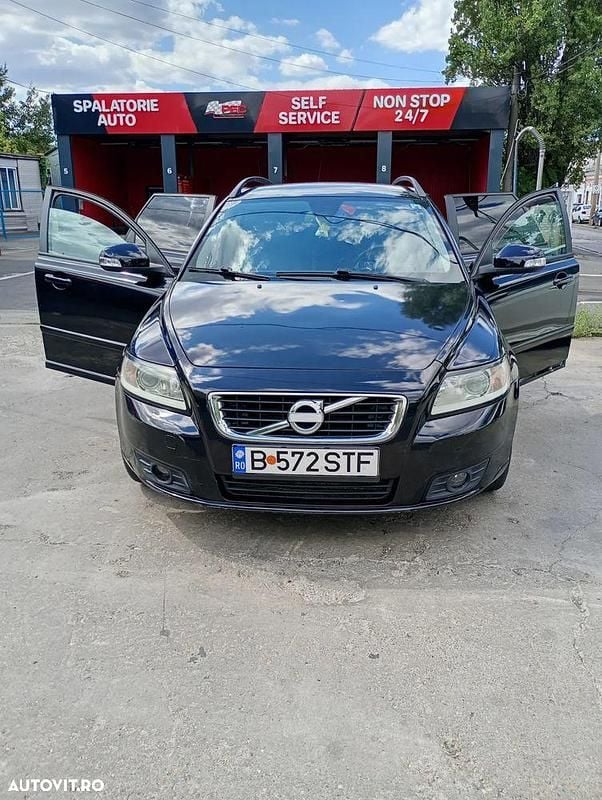 Culoarenegru Utilizat 2010 Volvo V50 Break | 4.650 EUR - Imagine 1/4
