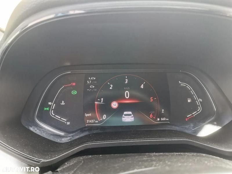 Culoarealb Utilizat 2022 Renault Clio V Techno Hatchback | 15.000 EUR (Puțin scump) - Imagine 1/4