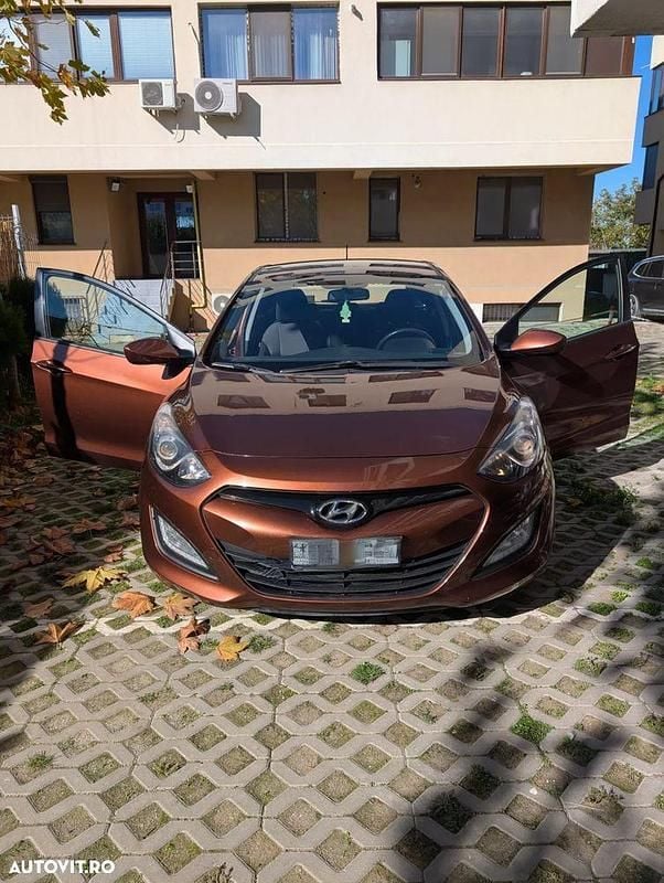 Culoaremaro Utilizat 2012 Hyundai i30 Hatchback | 5.800 EUR (Preț bun) - Imagine 1/4