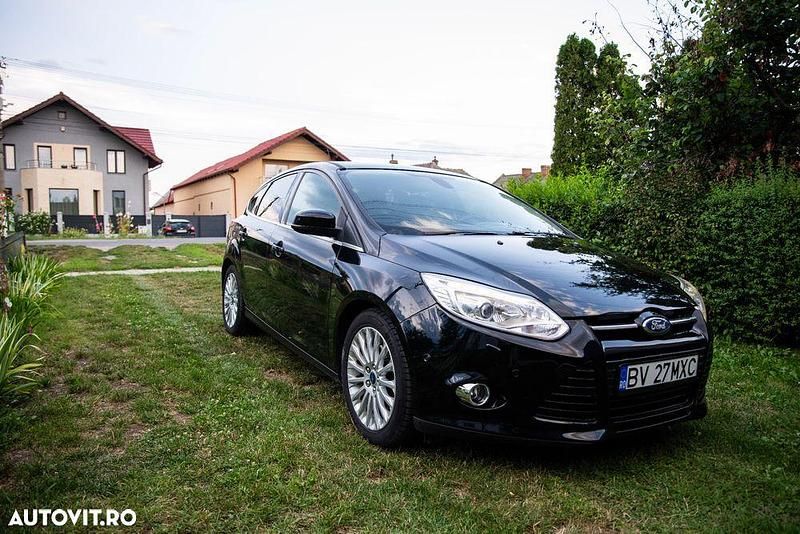 Culoarenegru Utilizat 2011 Ford Focus Titanium Hatchback | 5.600 EUR (Preț OK) - Imagine 1/4