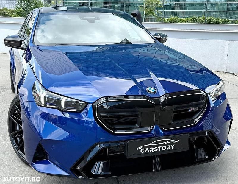 Nouă BMW M5 Shadowline 585 CP (430 kW) 2025 Albastru Berlinǎ