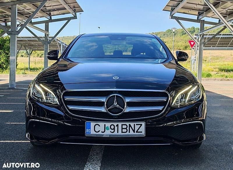 Culoarenegru Utilizat 2018 Mercedes E220 Berlinǎ | 25.000 EUR (Super Preț) - Imagine 1/4