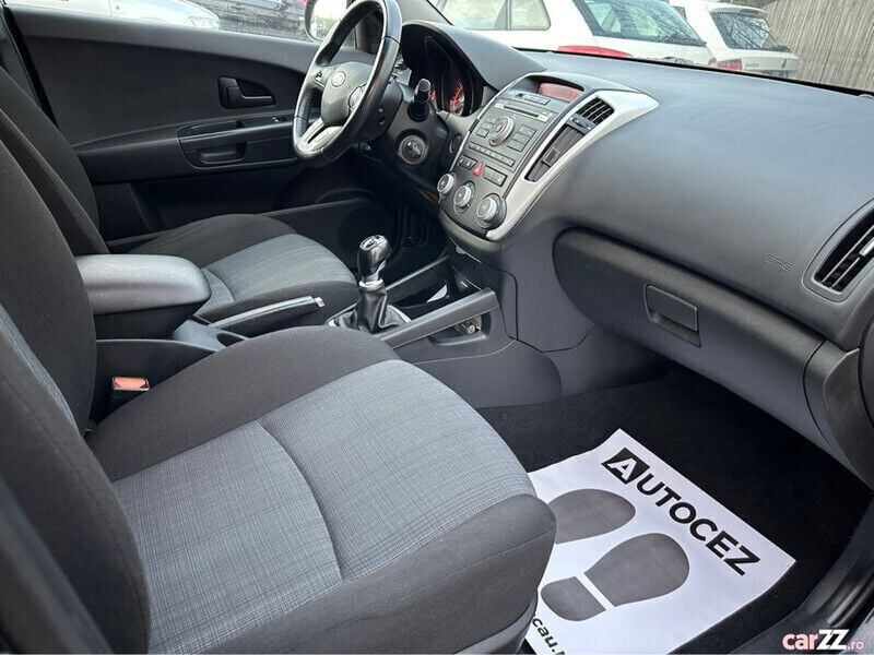 Second-hand Kia Ceed 126 CP (92 kW) 2011 Negru Hatchback