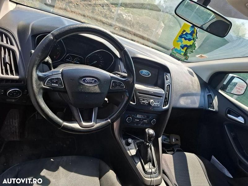 Second-hand Ford Focus Trend 100 CP (73 kW) 2017 Culoarealb Berlinǎ