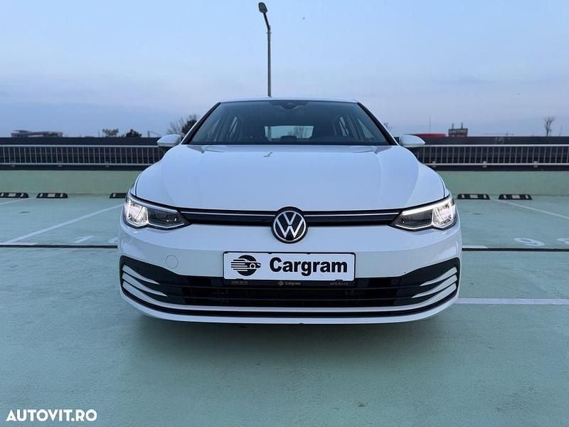 Second-hand VW Golf VIII Life 110 CP (80 kW) 2021 Culoarealb Hatchback