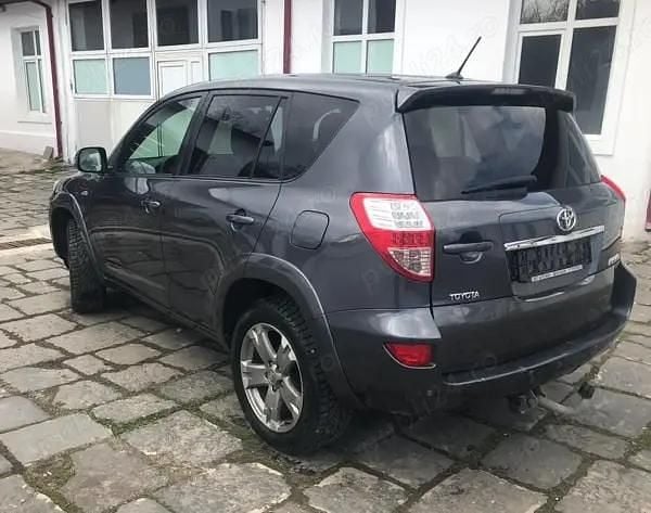 Gri Second-hand 2011 Toyota RAV4 Executive Berlinǎ | 7.000 EUR (Preț OK) - Imagine 1/4