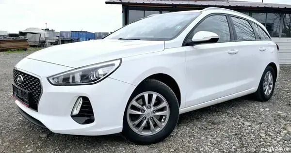 Alb Utilizat 2017 Hyundai i30 Break | 8.990 EUR (Scump) - Imagine 1/4